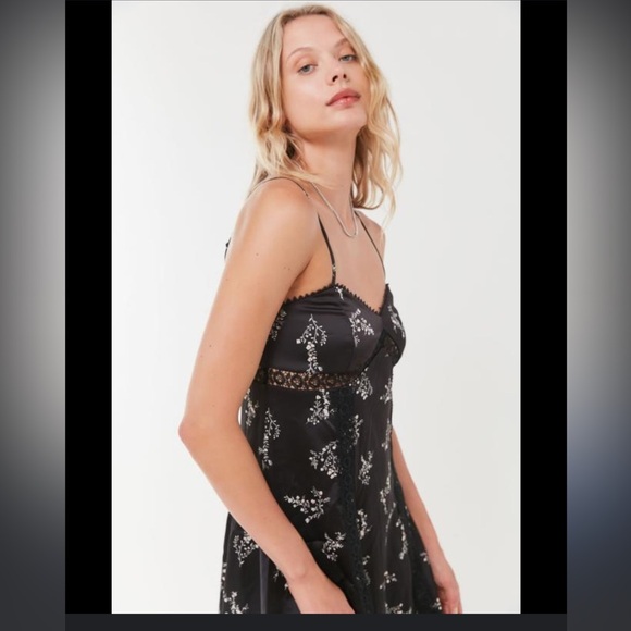 Silk Mini Slip Dress Lingerie Fit Flare Floral Lace Ladder Trim Y2K Cutout Goth - Picture 3 of 12